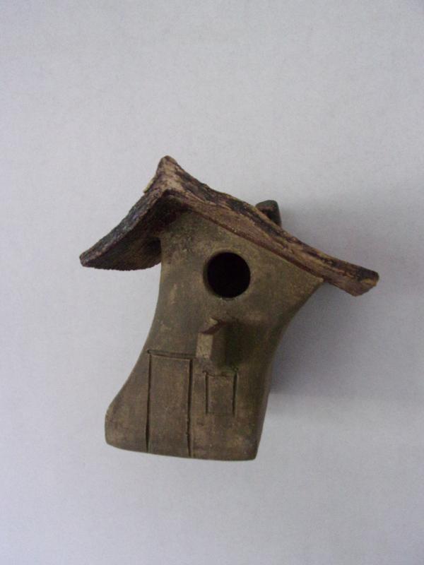 Vogelhuisje nr.2811. "Vierkant puntdak" €.90.-