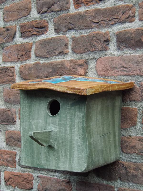 Vogelhuisje nr.567. "Vierkant platdak" €.80.-