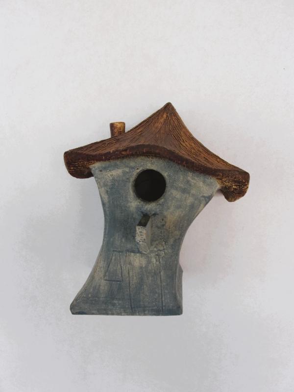 Vogelhuisje nr.3285. "Vierkant spitsdak" €.90.-