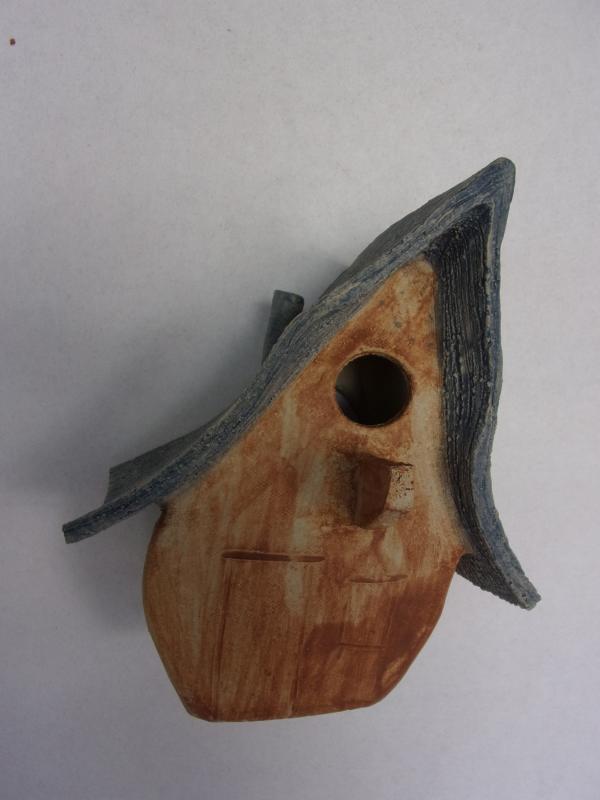 Vogelhuisje nr.3360. "Bol puntdak scheef" &euro;.100.-