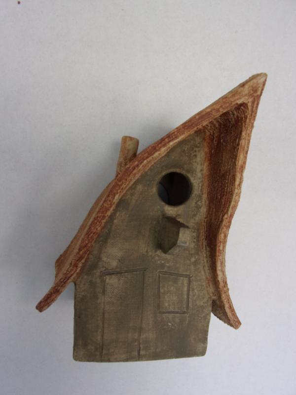 Vogelhuisje nr.3362. "Vierkant scheef puntdak" €.100.-
