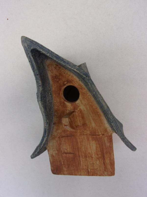 Vogelhuisje nr.3363. "Vierkant scheef puntdak" €.100.-