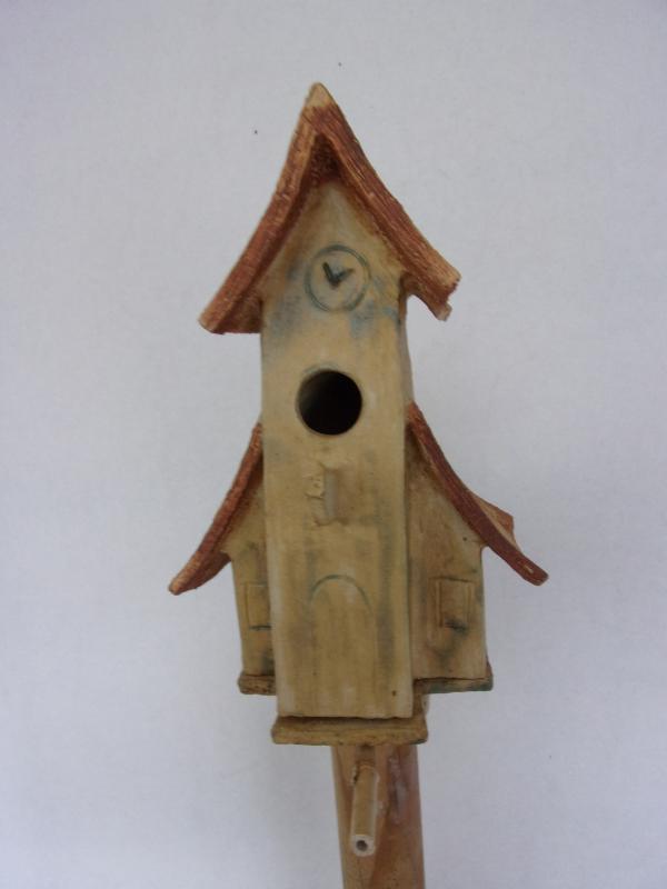 Vogelhuisje nr.3380. "Kerk" op paal &euro;.140.-