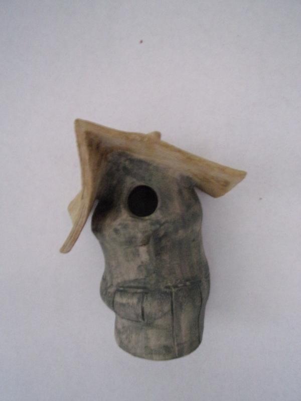 Vogelhuisje nr.3406. "Rond puntdak scheef" €.100.-