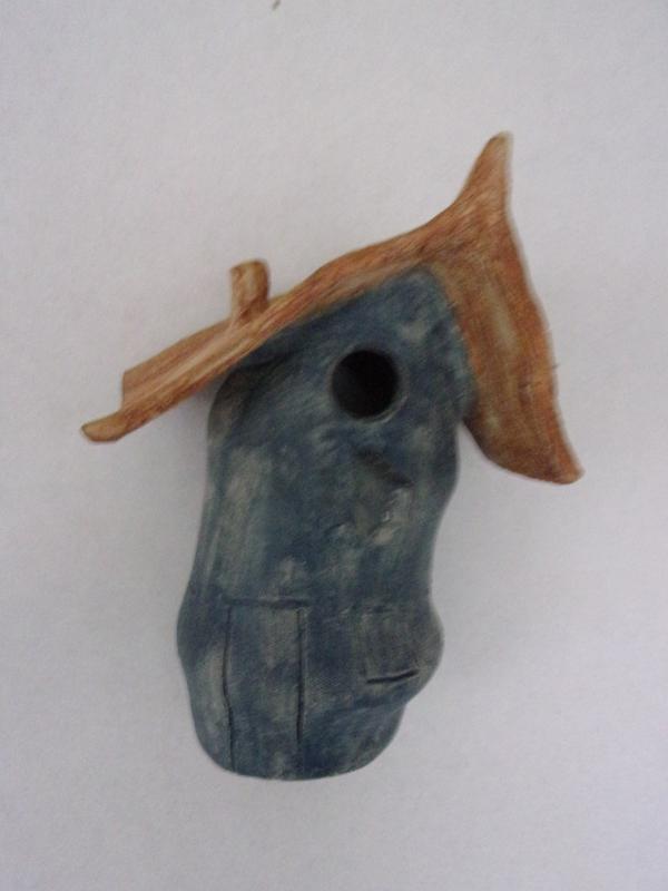 Vogelhuisje nr.3407. "Rond puntdak scheef" €.100.-