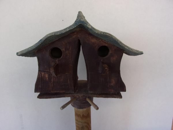 Vogelhuisje nr.3263. "Platdak tweeling" op paal &euro;.175.-