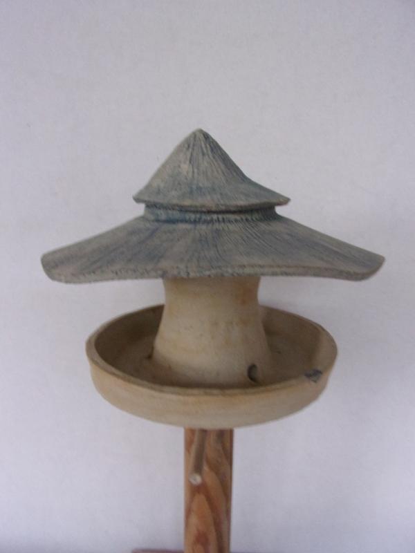 Voedertafel nr.T.579. "Afrika silo" op paal €.180.-