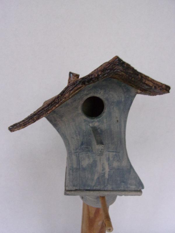 Vogelhuisje Nr.3424 "Vierkant puntdak" op paal €.110.-