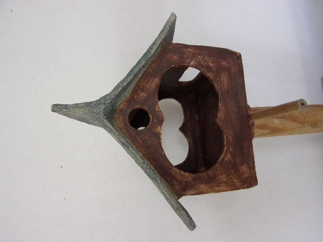 Voedertafel nr.T.539 "Vierkant puntdak" op paal &euro;.160.-