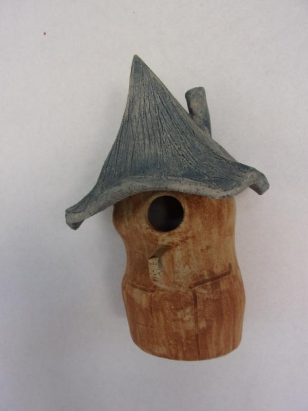 Vogelhuisje nr.3366. "Rond spitsdak" €.100.-