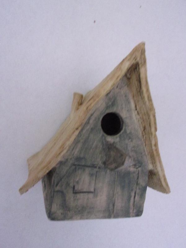 Vogelhuisje nr.3404. "Vierkant puntdak" &euro;.100.-