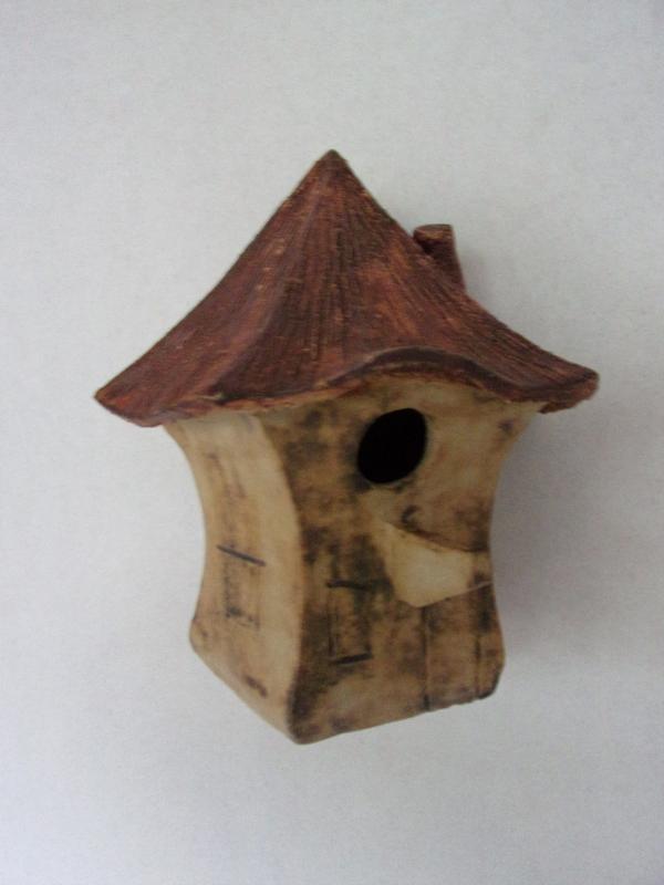 Vogelhuisje nr. 2805. "Vijfhoek spitsdak" &euro;.100.-