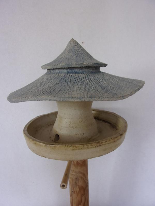 Voedertafel nr.T.590. "Afrika silo" op paal &euro;.180.-