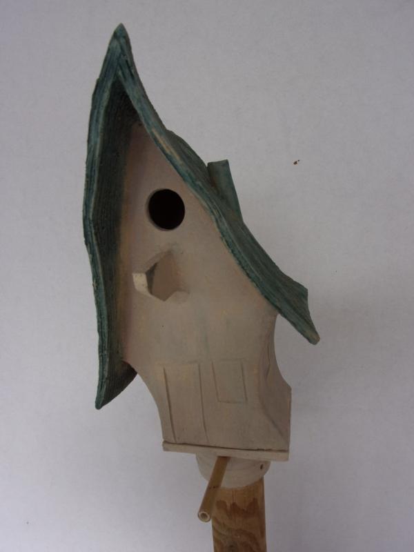 Vogelhuisje nr.3502. "Vierkant puntdak hoog" op paal €.125.-