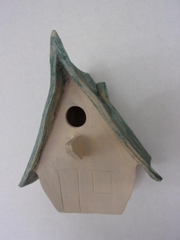 Vogelhuisje nr.3507. "Puntdak bol" &euro;.100.-