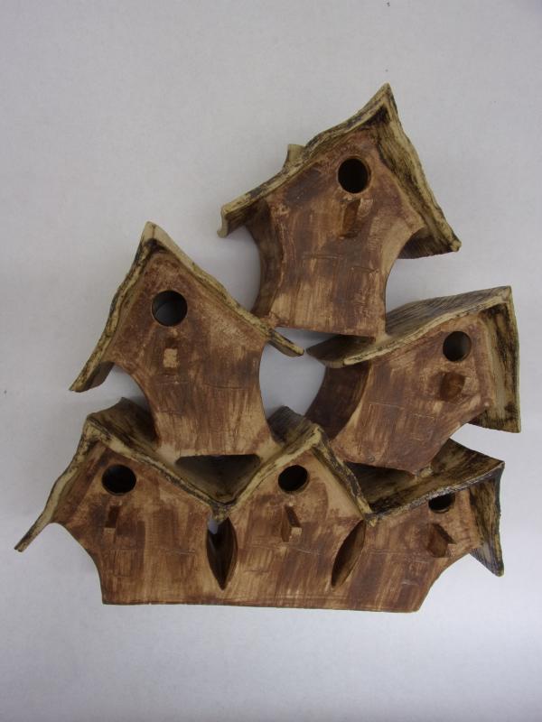 Vogelhuisje nr.3527. "Puntdak zesling" €.600.-