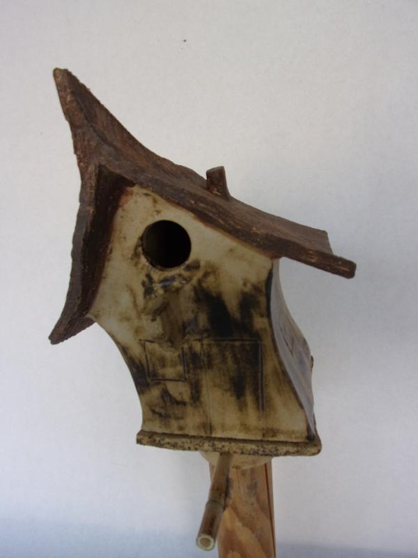 Vogelhuisje Nr.3554. "Vierkant puntdak scheef" op paal &euro;.110.-