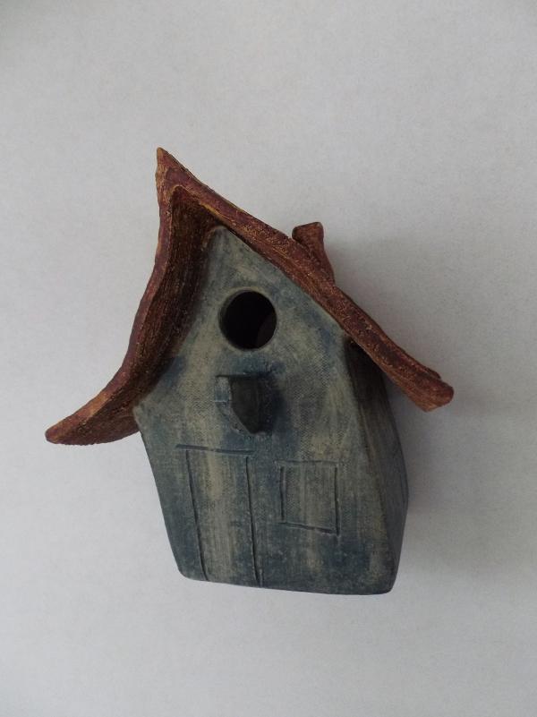 Vogelhuisje nr.2584. "Vierkant puntdak" €.100.-