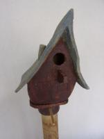 Vogelhuisje nr.3095. "Puntdak bol" op paal €.100.-