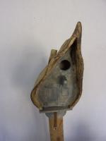 Vogelhuisje nr.2968. "Druppel scheef" op paal €.100.-