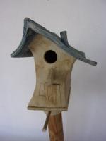 Vogelhuisje Nr.3203 "Vierkant puntdak" op paal €.100.-