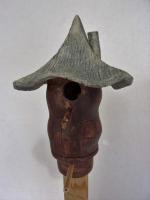 Vogelhuisje nr.2678. "Rond spitsdak" op paal €.100.-