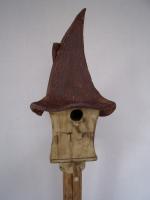 Vogelhuisje nr.3240. "Vierkant spitsdak hoog" op paal €.115.-