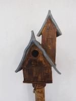 Vogelhuisje nr.3277. "Kerk" op paal €.125.-