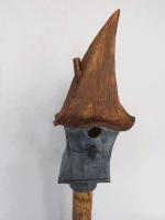 Vogelhuisje nr.3281. "Vierkant spitsdak hoog" op paal €.115.-