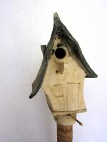 Vogelhuisje nr.3292. "Vierkant hoog puntdak" op paal €.100.-