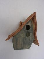 Vogelhuisje nr.3323. "Bol puntdak scheef" €.90.-