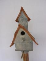 Vogelhuisje nr.3379. "Kerk" op paal &euro;.140.-