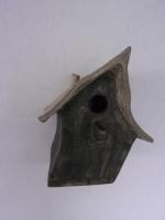 Vogelhuisje nr.3434. "Vierkant puntdak scheef" &euro;.100.-