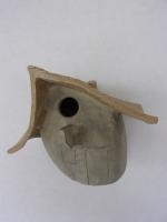 Vogelhuisje nr.3454. "Rond puntdak scheef" &euro;.100.-