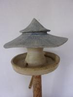 Voedertafel nr.T.590. "Afrika silo" op paal &euro;.180.-