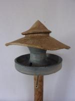 Voedertafel nr.T.591. "Afrika silo" op paal &euro;.180.-