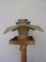 Voedertafel nr.593. "Vierkant platdak silo" op paal &euro;.180.-