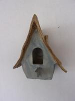 Vogelhuisje nr.3484. "Vierkant puntdak met groot gat" &euro;.100.-